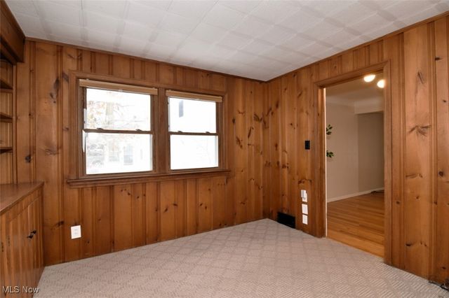 1491 Edgefield Road, Lyndhurst, OH 44124