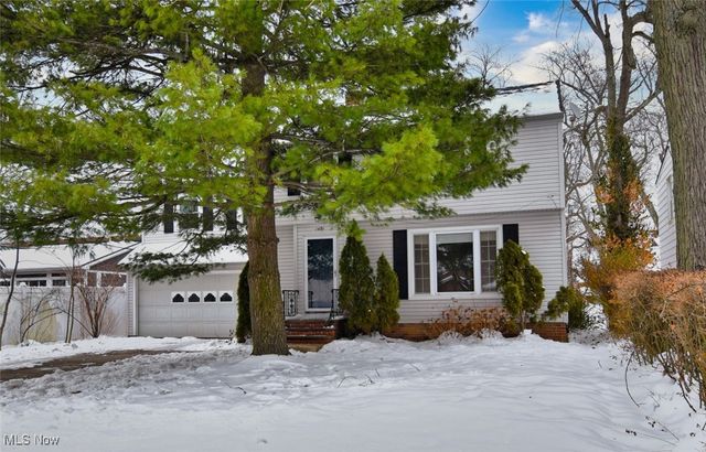 1491 Edgefield Road, Lyndhurst, OH 44124