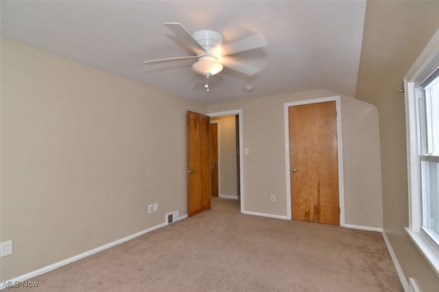 1491 Edgefield Road, Lyndhurst, OH 44124