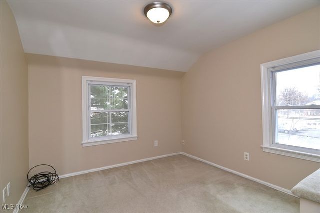 1491 Edgefield Road, Lyndhurst, OH 44124