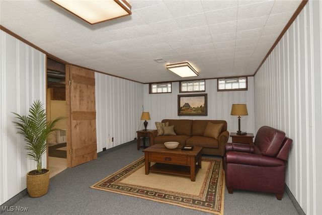 1491 Edgefield Road, Lyndhurst, OH 44124