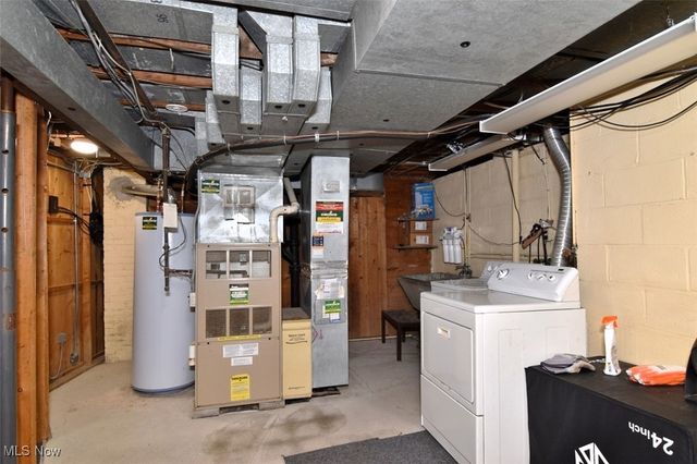 1491 Edgefield Road, Lyndhurst, OH 44124