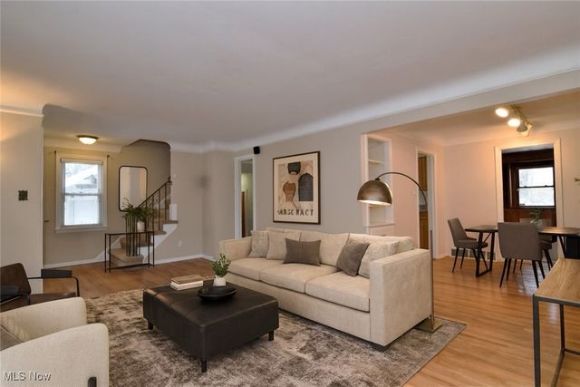 1491 Edgefield Road, Lyndhurst, OH 44124