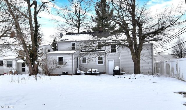 1491 Edgefield Road, Lyndhurst, OH 44124