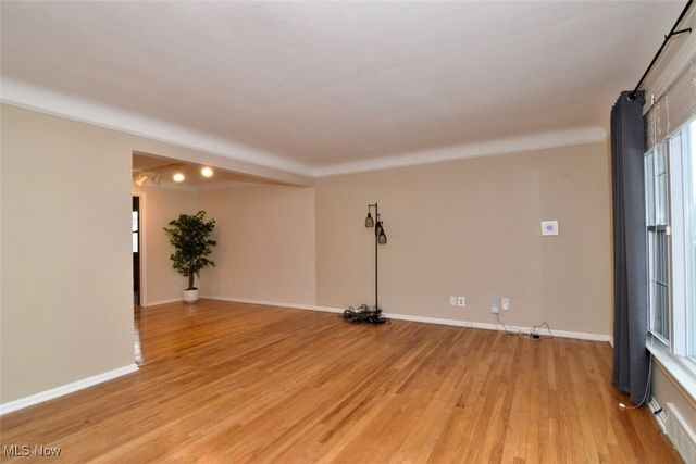 1491 Edgefield Road, Lyndhurst, OH 44124