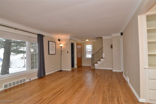 1491 Edgefield Road, Lyndhurst, OH 44124