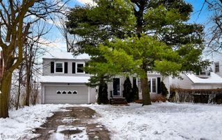 1491 Edgefield Road, Lyndhurst, OH 44124