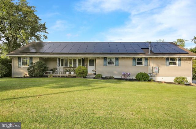 1046 CROSS KEYS RD, Leesport, PA 19533