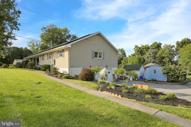 1046 CROSS KEYS RD, Leesport, PA 19533