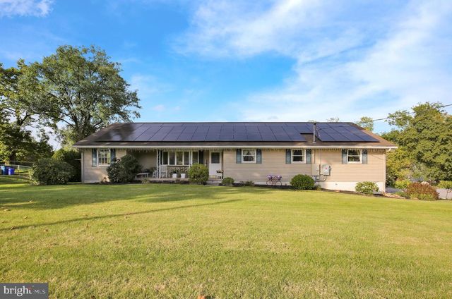 1046 CROSS KEYS RD, Leesport, PA 19533