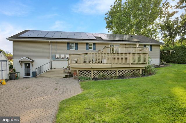 1046 CROSS KEYS RD, Leesport, PA 19533