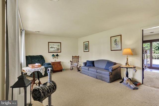 1046 CROSS KEYS RD, Leesport, PA 19533