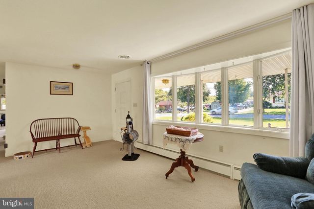 1046 CROSS KEYS RD, Leesport, PA 19533