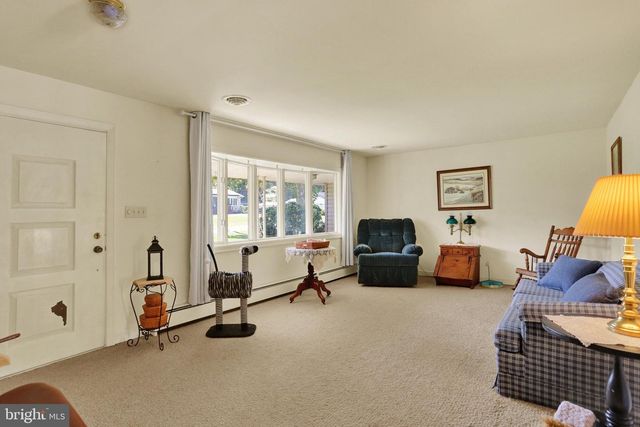 1046 CROSS KEYS RD, Leesport, PA 19533
