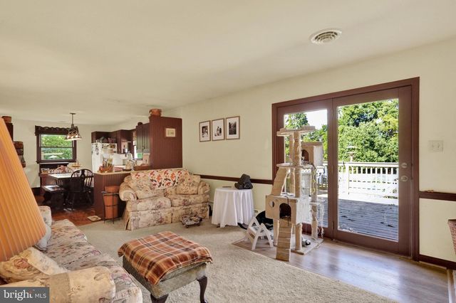 1046 CROSS KEYS RD, Leesport, PA 19533