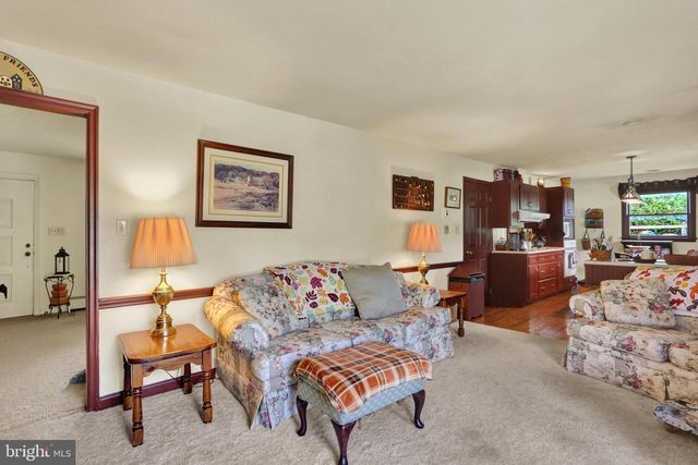 1046 CROSS KEYS RD, Leesport, PA 19533