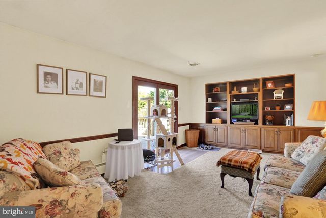 1046 CROSS KEYS RD, Leesport, PA 19533