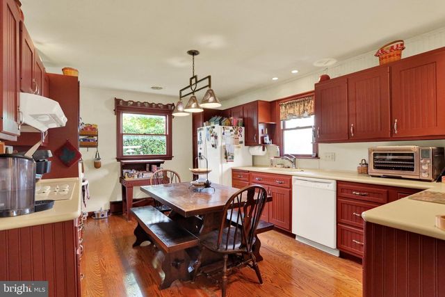 1046 CROSS KEYS RD, Leesport, PA 19533