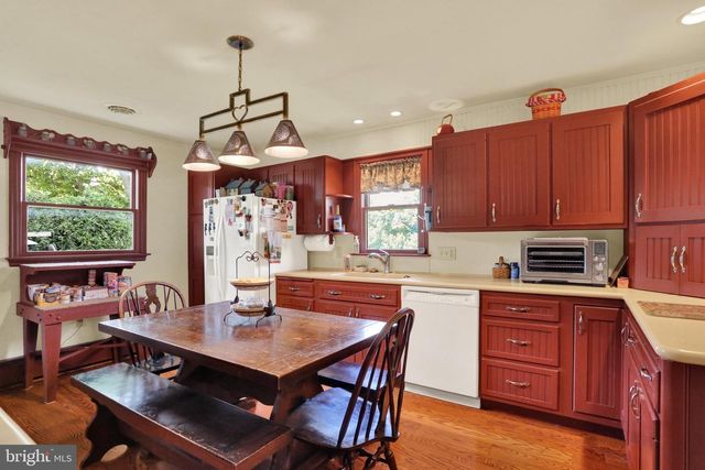 1046 CROSS KEYS RD, Leesport, PA 19533