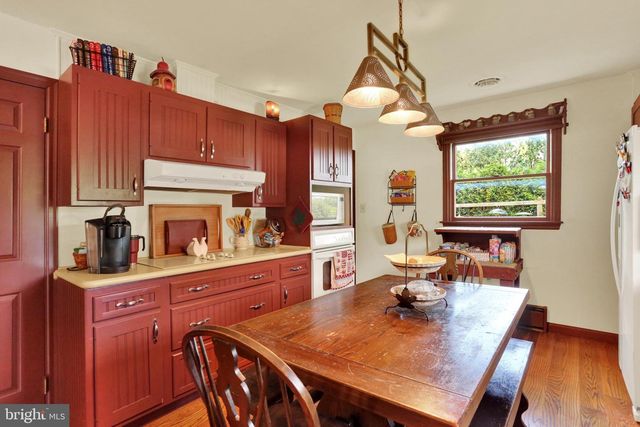 1046 CROSS KEYS RD, Leesport, PA 19533