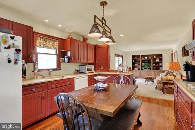 1046 CROSS KEYS RD, Leesport, PA 19533