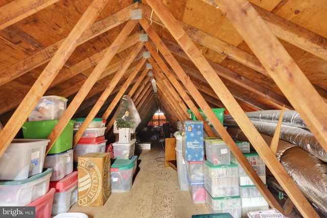 1046 CROSS KEYS RD, Leesport, PA 19533