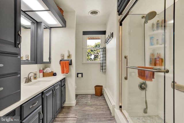 1046 CROSS KEYS RD, Leesport, PA 19533