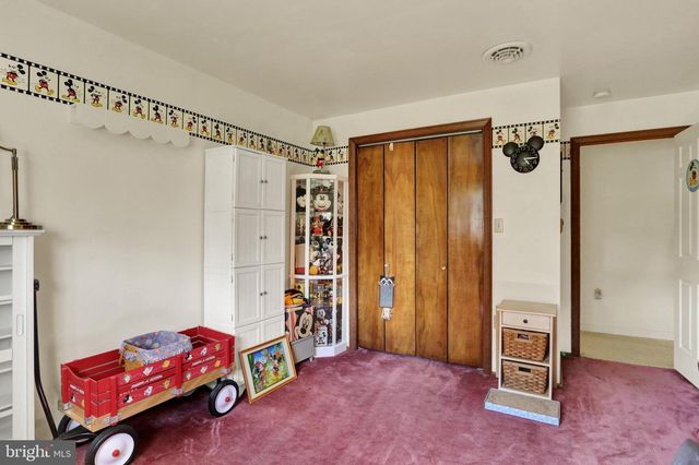 1046 CROSS KEYS RD, Leesport, PA 19533