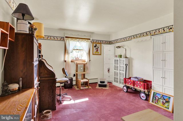 1046 CROSS KEYS RD, Leesport, PA 19533