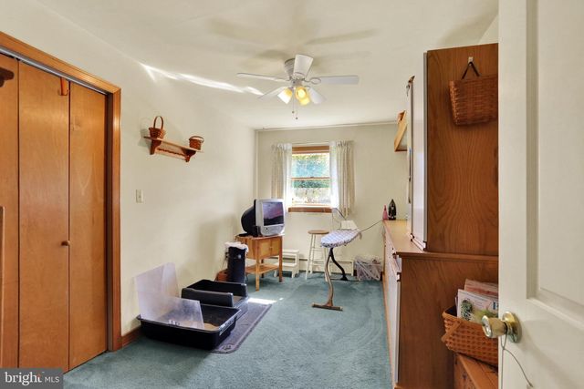 1046 CROSS KEYS RD, Leesport, PA 19533
