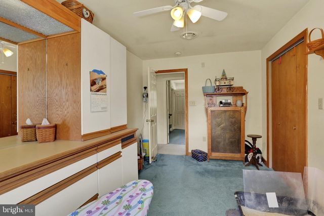 1046 CROSS KEYS RD, Leesport, PA 19533