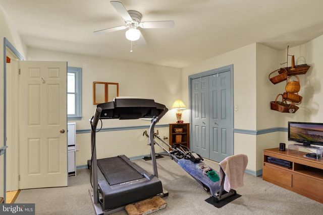1046 CROSS KEYS RD, Leesport, PA 19533