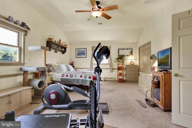 1046 CROSS KEYS RD, Leesport, PA 19533