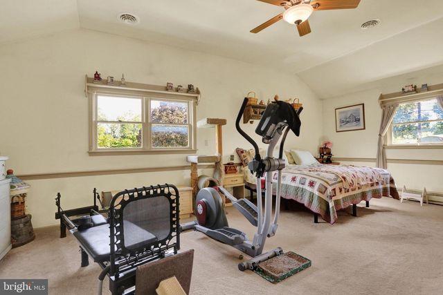 1046 CROSS KEYS RD, Leesport, PA 19533