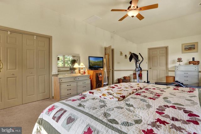 1046 CROSS KEYS RD, Leesport, PA 19533