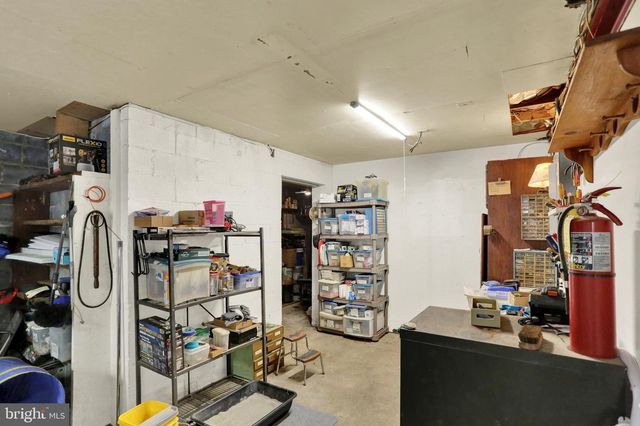 1046 CROSS KEYS RD, Leesport, PA 19533