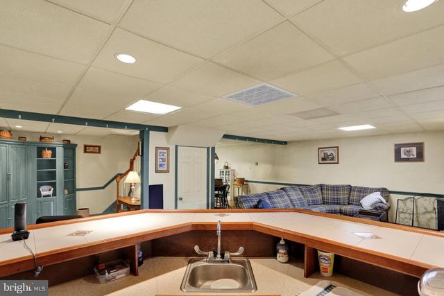 1046 CROSS KEYS RD, Leesport, PA 19533