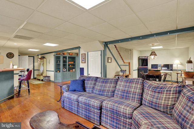 1046 CROSS KEYS RD, Leesport, PA 19533