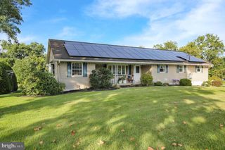 1046 CROSS KEYS RD, Leesport, PA 19533