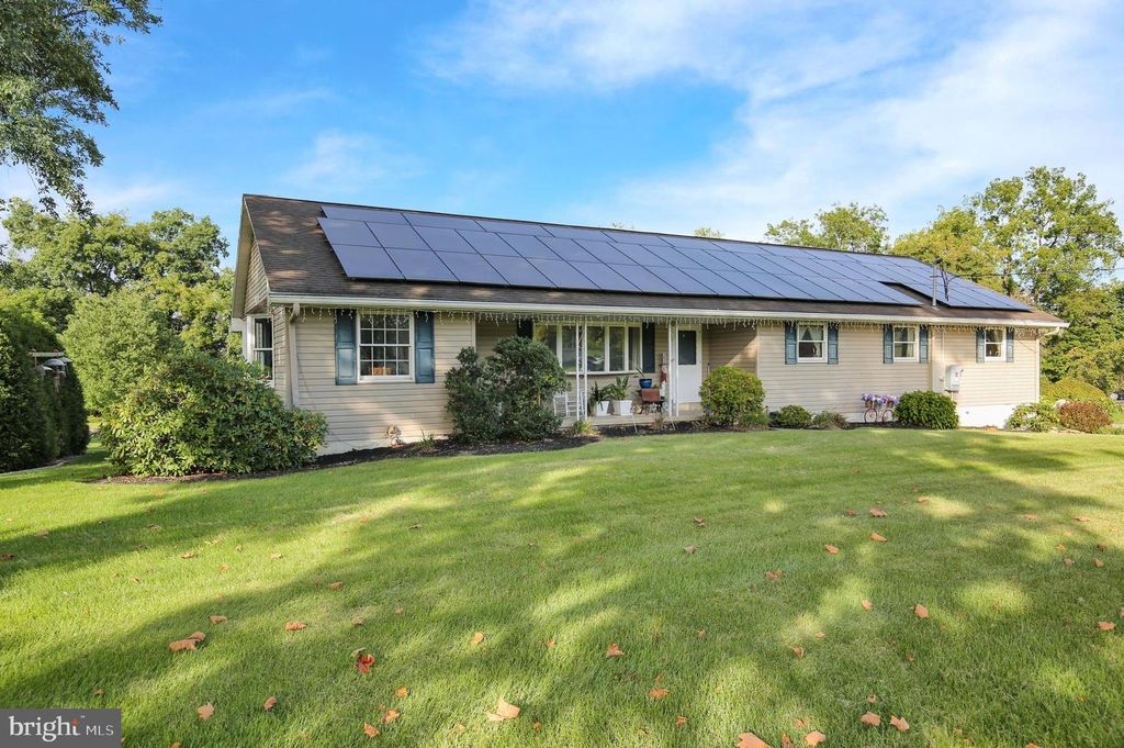1046 CROSS KEYS RD, Leesport, PA 19533