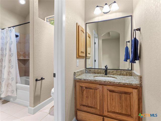 192 Copper Ridge Drive, La Vernia, TX 78121