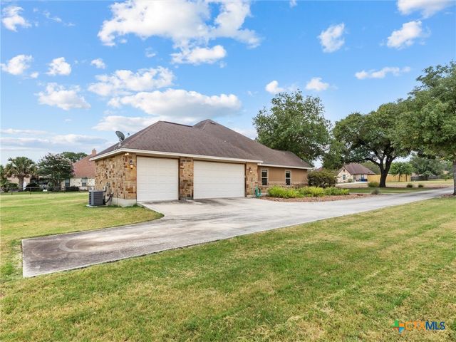 192 Copper Ridge Drive, La Vernia, TX 78121