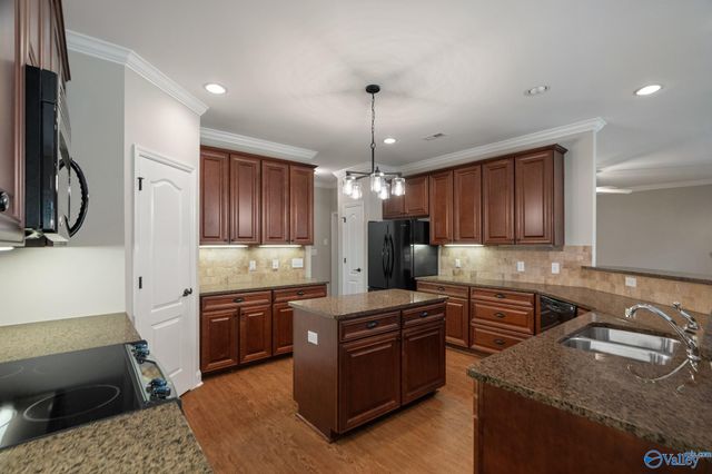 2305 Palisades Court SW, Huntsville, AL 35803