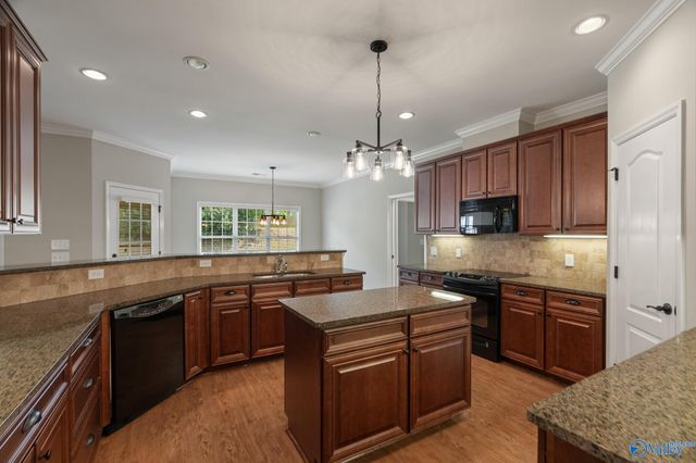2305 Palisades Court SW, Huntsville, AL 35803