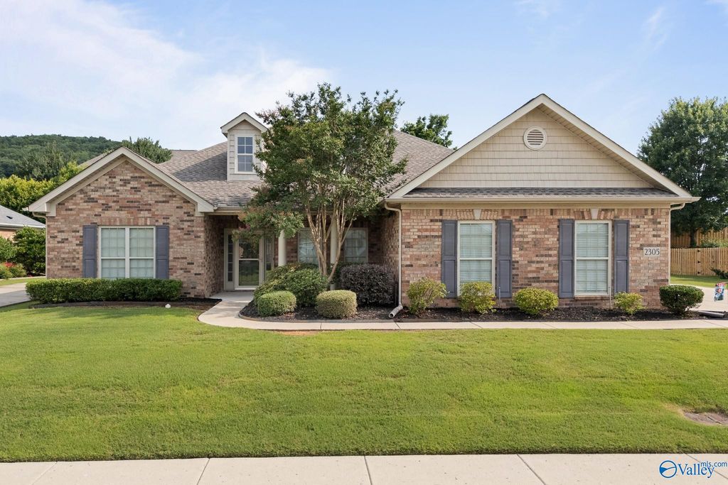 2305 Palisades Court SW, Huntsville, AL 35803