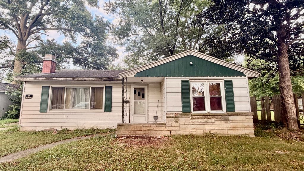 Image 1 of property listing at 1407 S Sycamore Street, Centralia, IL 62801