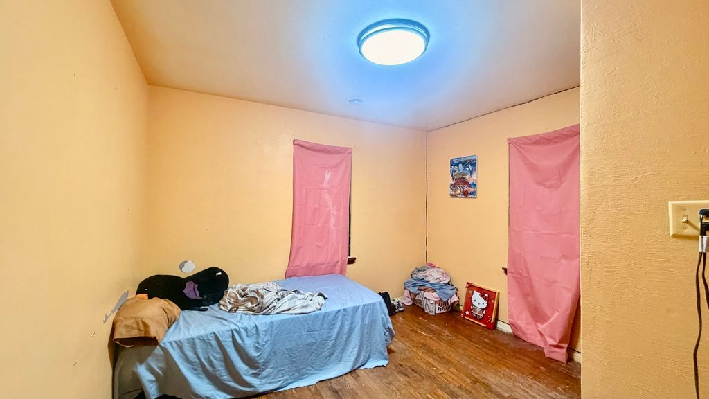 Image 6 of property listing at 1407 S Sycamore Street, Centralia, IL 62801
