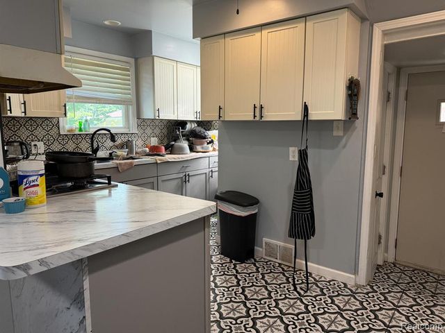 7840 Calhoun Street, Dearborn, MI 48126