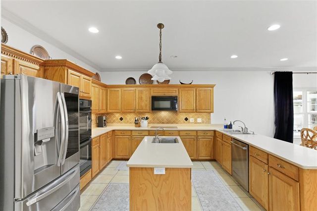 2807 Saint Francis Forest Drive, Lake Charles, LA 70605