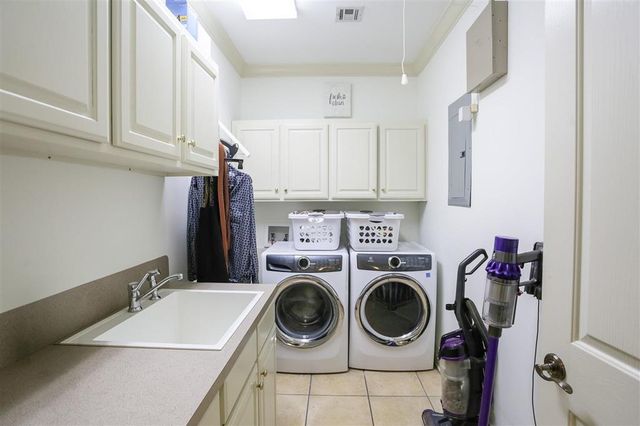 2807 Saint Francis Forest Drive, Lake Charles, LA 70605